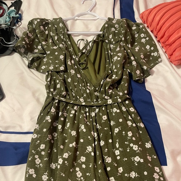 Super cute summertime romper - Picture 2 of 3